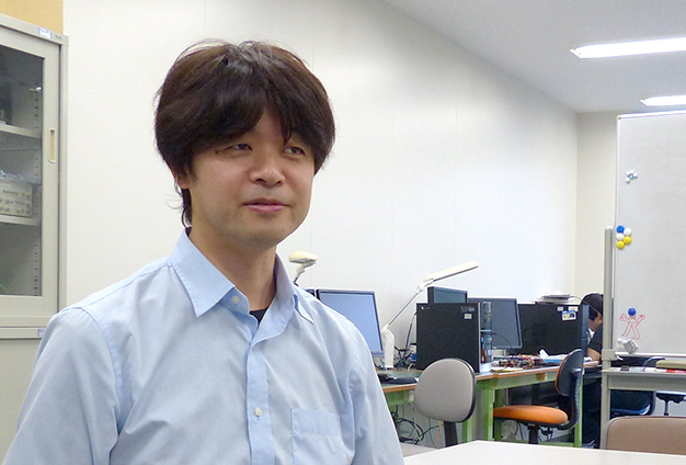 電子ロボット工学科 教授 舘山 武史