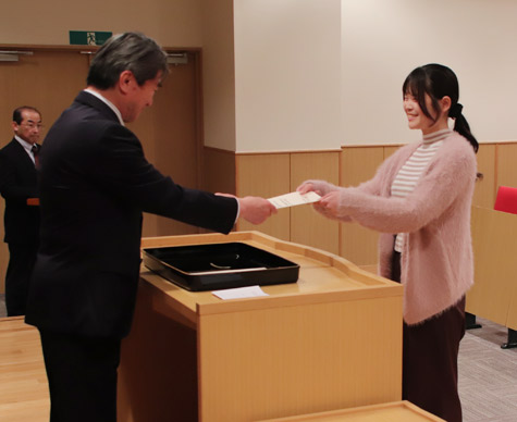 学修奨学金授与式を実施しました