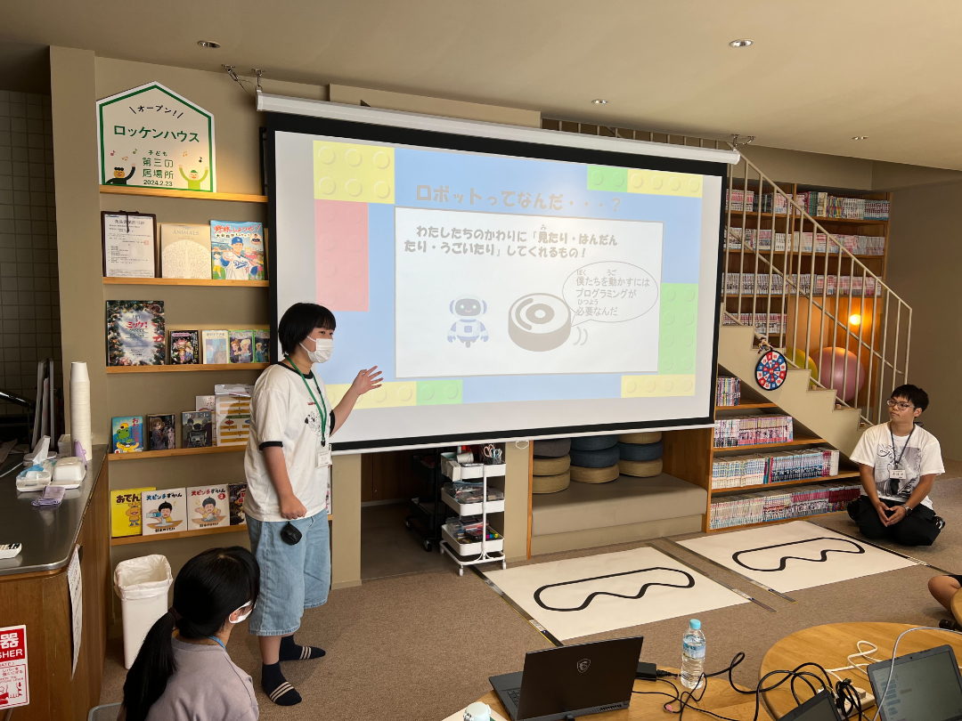 電子ロボット工学科の学生が小学生にレゴプログラミング講座を実施